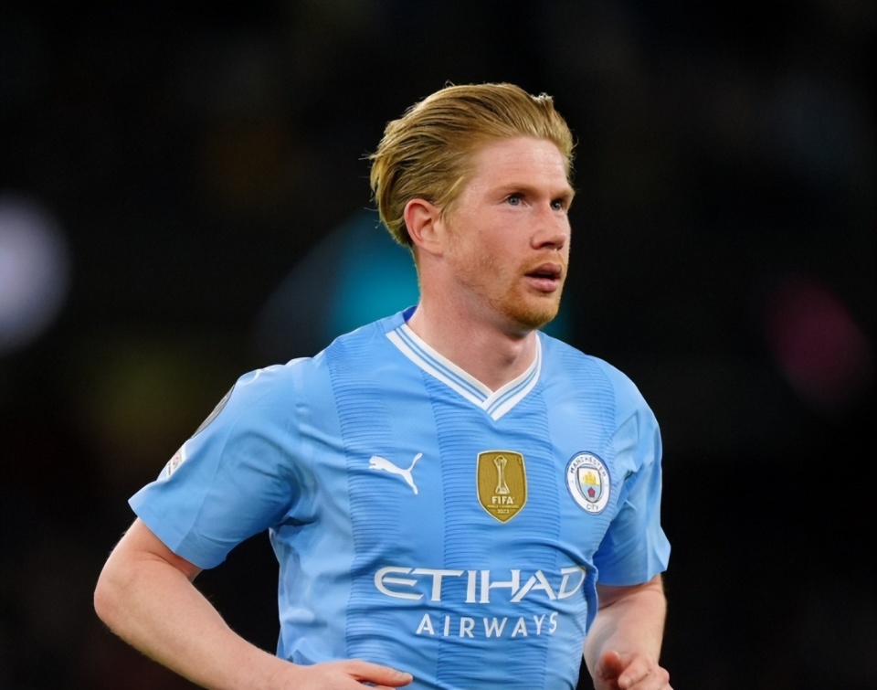 拜仁莱万多夫斯基关键进球锁定胜局（莱万多夫斯基关键破门助拜仁锁定胜利）