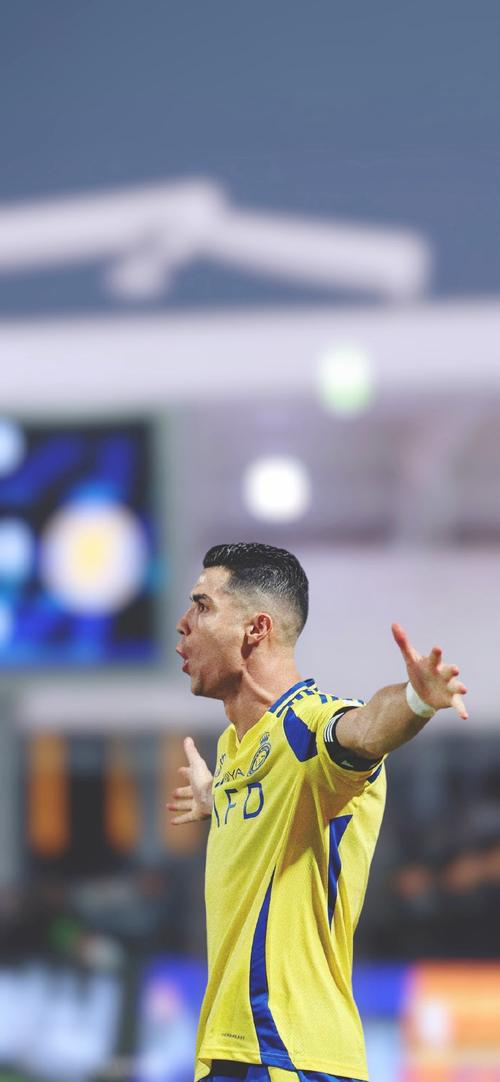 斯帕莱蒂：迪格雷戈里奥是一门；库普踢中卫就是为了参与进攻（斯帕莱蒂：迪格雷戈里奥锁定一门；库普踢中卫是为加强进攻）