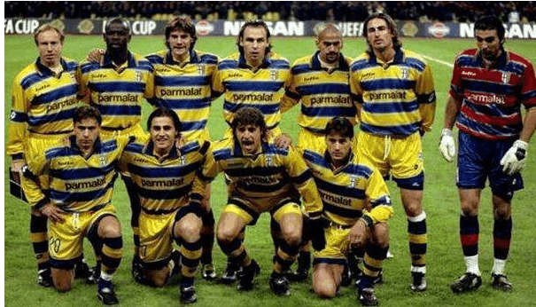 球星突破防线送出关键助攻（王牌强突撕裂防线送出关键助攻）