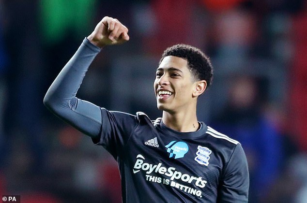 西甲联盟与皇家马德里的对峙：法律判决引发的足球风暴（法律裁决点燃足坛风暴：西甲联盟对垒皇马）