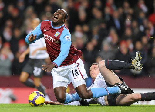 半场战报：西海岸1-0亚泰，陈柏良助攻里切利头球破僵（半场：西海岸1-0领先亚泰，陈柏良助攻里切利头球先拔头筹）