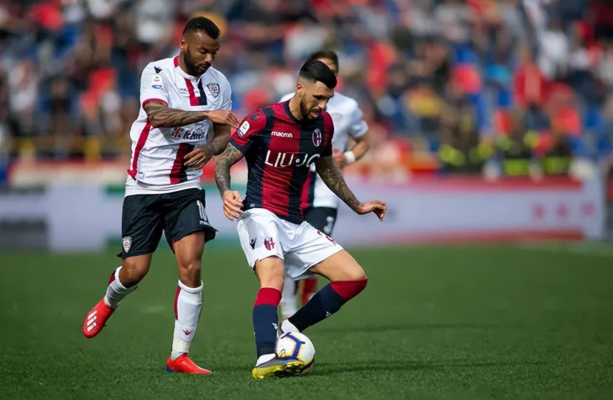 杨晨对话施拉普纳：中国球员不该只为钱踢球，留洋从乙级开始（杨晨与施拉普纳对谈：中国球员别唯钱论，留洋不妨从乙级联赛起步）