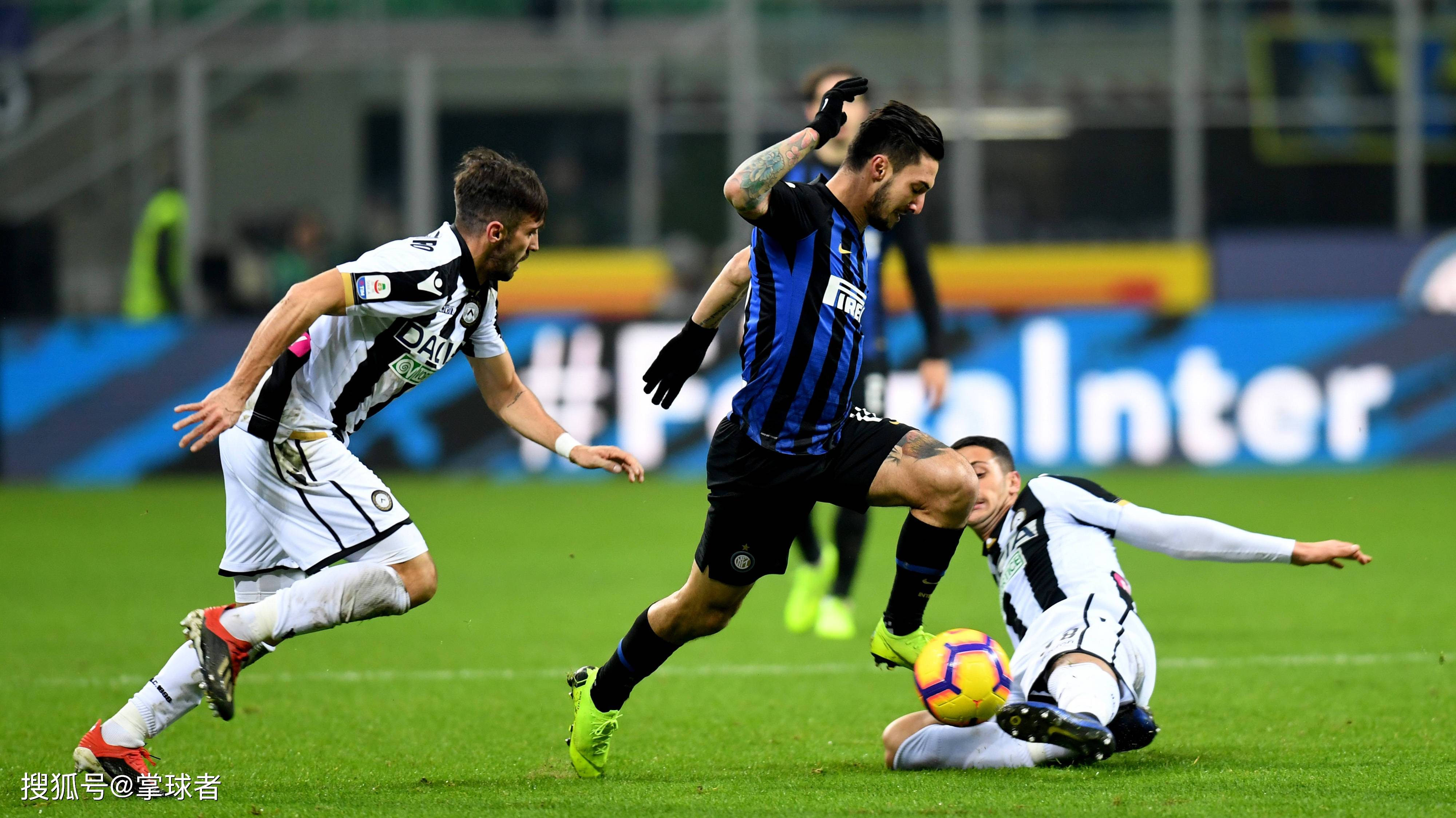 杜篮特篮下强打稳定胜局（杜兰特内线强攻锁定胜局）