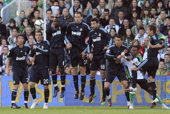 乌迪内斯vs亚特兰大：扎尼奥洛、布克萨首发，斯卡马卡、扎莱夫斯基出战（乌迪内斯对阵亚特兰大：扎尼奥洛、布克萨先发，斯卡马卡、扎莱夫斯基登场）