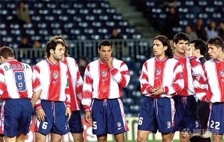 得分机器！里夫斯狂砍44+11大号两双，湖人力克猛龙（里夫斯火力全开轰下44分11助攻，湖人击退猛龙）