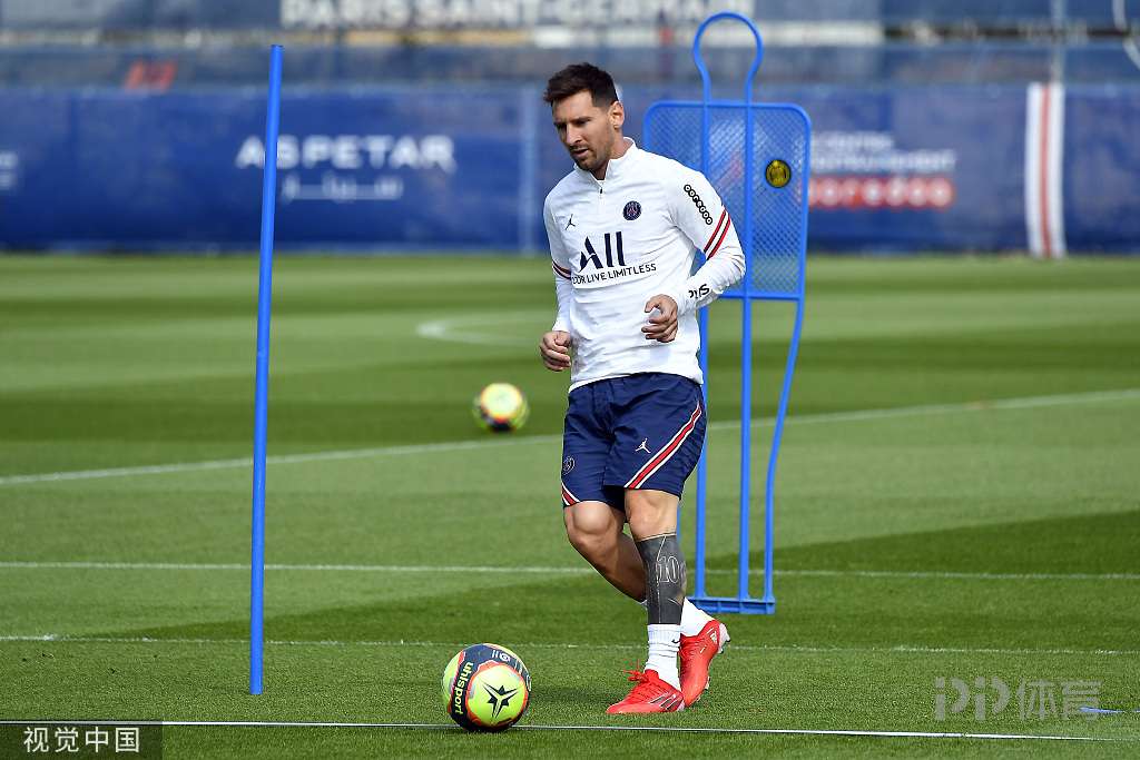 托蒂：说C罗的坏话只能说明你在嫉妒他，他和梅西的水平相当（托蒂：抨击C罗只是嫉妒，他与梅西实力不相上下）