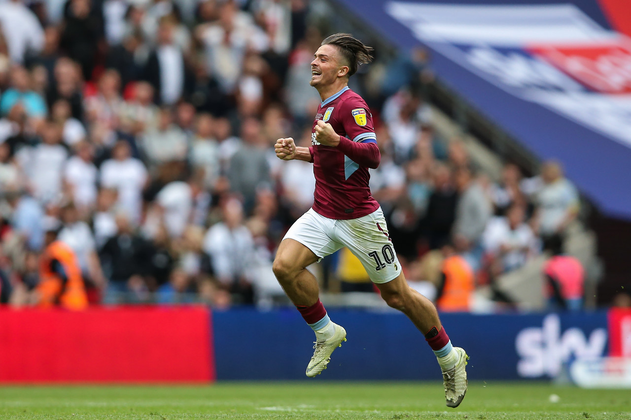 中超赛场争议判罚：VAR判罚引发热议,（中超赛场判罚惹争议：VAR介入成热议焦点）